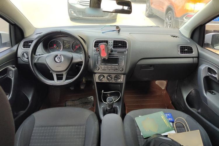 Used Volkswagen Polo 2014 1.4L Manual Comfort Edition Center Console