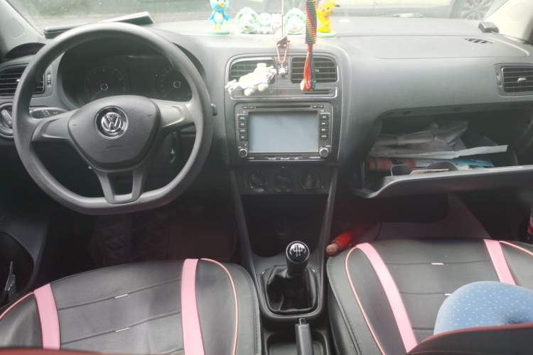 Used Volkswagen Polo 2014 1.4L Manual Fashion Edition Center Console