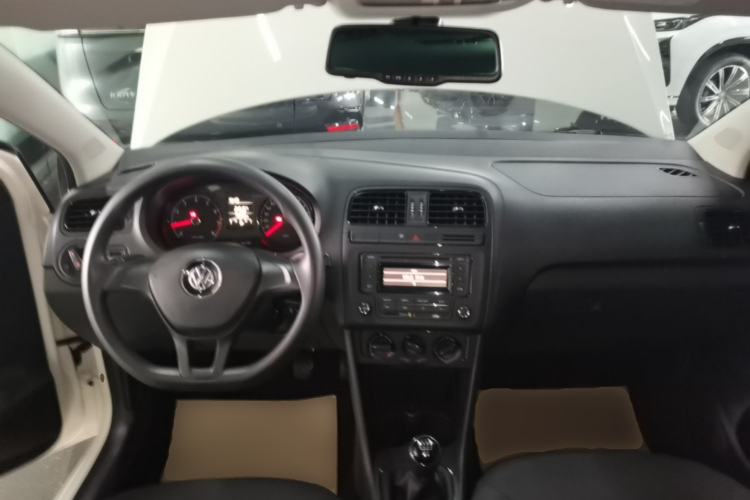 Used Volkswagen Polo 2014 1.4L Manual Fashion Edition Center Console