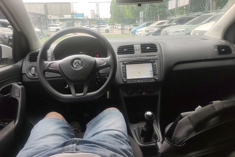 Used Volkswagen Polo 2014 1.4L Manual Fashion Edition Center Console