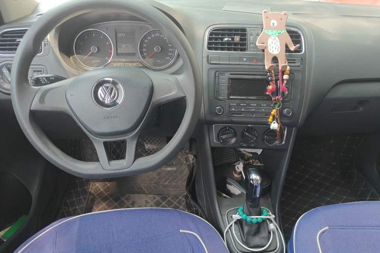 Used Volkswagen Polo 2014 1.4L Automatic Comfort Edition Center Console