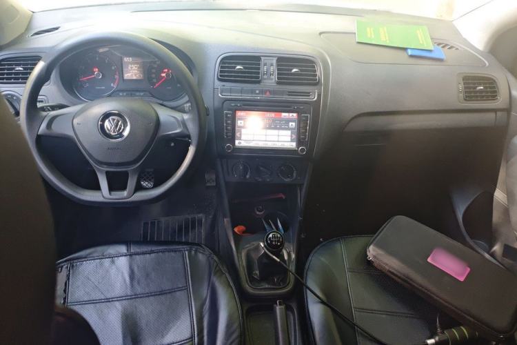 Used Volkswagen Polo 2014 1.4L Manual Fashion Edition Center Console