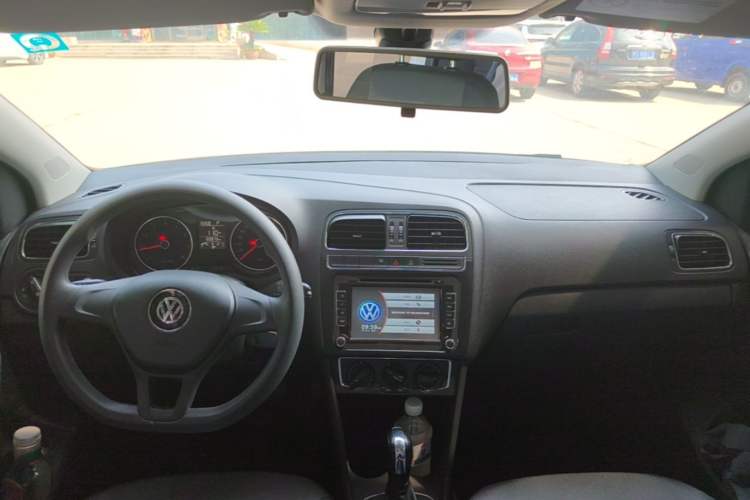 Used Volkswagen Polo 2014 1.4L Automatic Comfort Edition Center Console