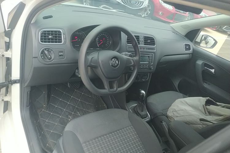 Used Volkswagen Polo 2014 1.4L Automatic Comfort Edition Center Console