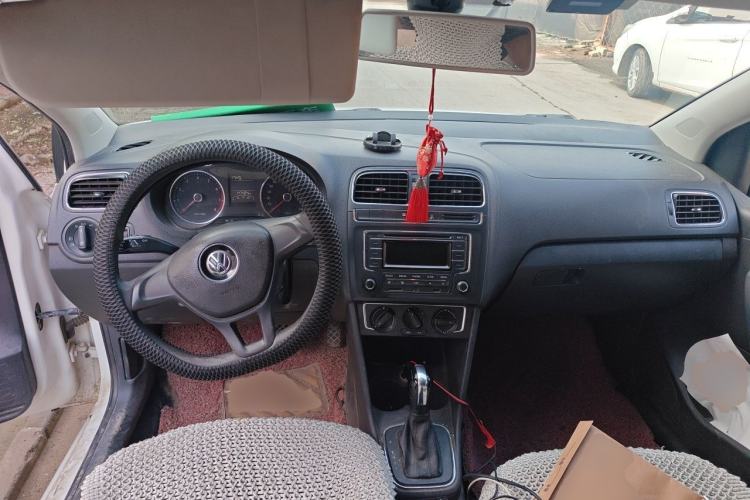 Used Volkswagen Polo 2014 1.4L Automatic Comfort Edition Center Console