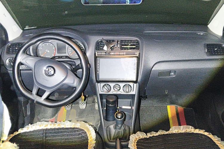 Used Volkswagen Polo 2014 1.4L Manual Fashion Edition Center Console