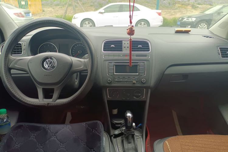 Used Volkswagen Polo 2014 1.6L Automatic Comfort Edition Center Console