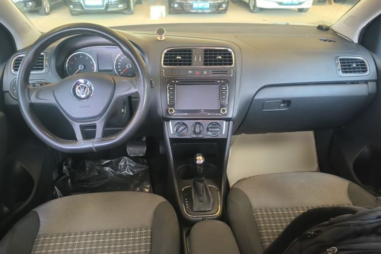 Used Volkswagen Polo 2014 1.6L Automatic Comfort Edition Center Console