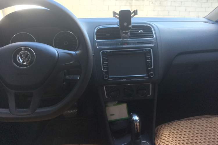 Used Volkswagen Polo 2014 1.6L Automatic Comfort Edition Center Console