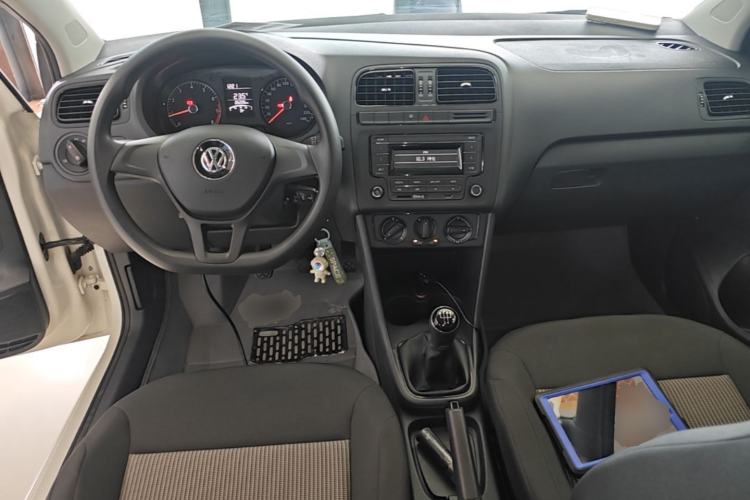 Used Volkswagen Polo 2014 1.4L Manual Fashion Edition Center Console