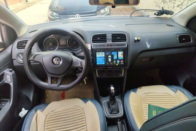 Used Volkswagen Polo 2014 1.6L Automatic Comfort Edition Center Console