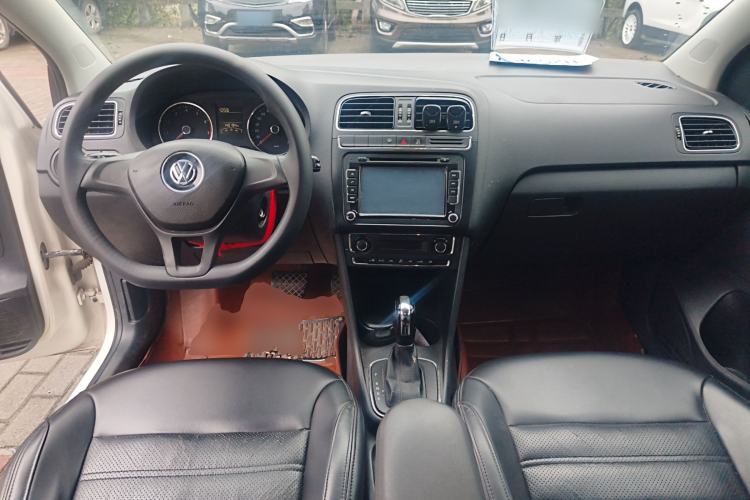 Used Volkswagen Polo 2014 1.6L Automatic Comfort Edition Center Console