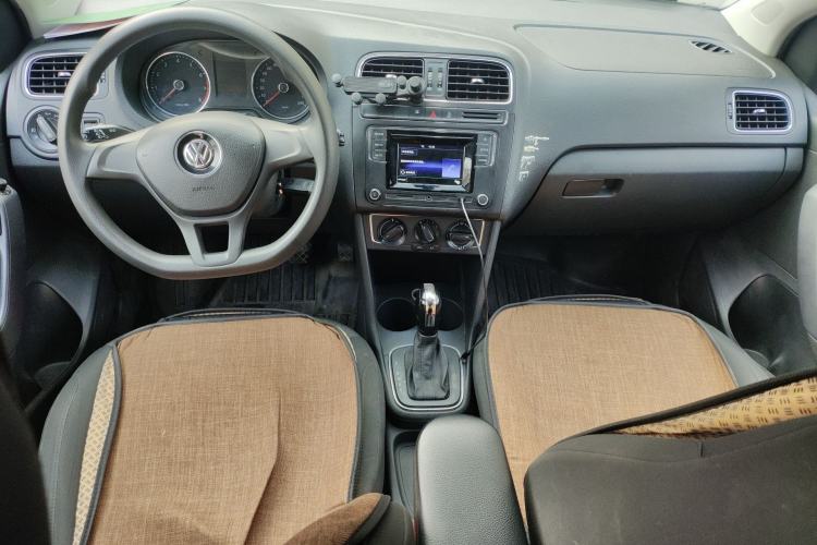 Used Volkswagen Polo 2014 1.4L Automatic Comfort Edition Center Console