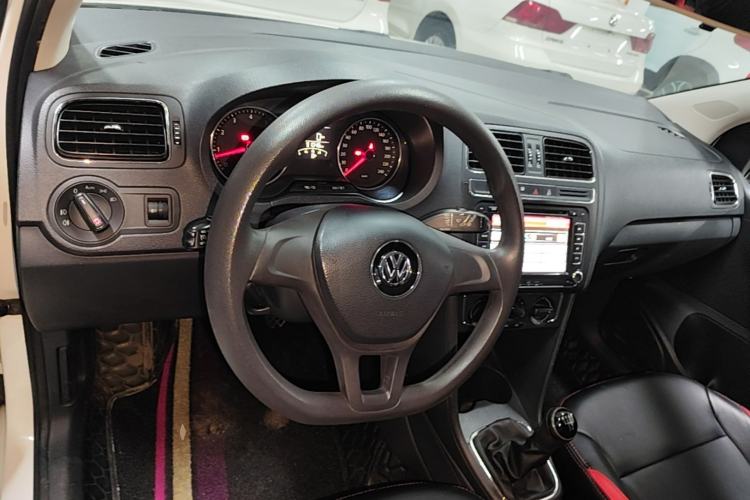 Used Volkswagen Polo 2014 1.4L Manual Comfort Edition Center Console