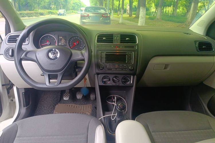 Used Volkswagen Polo 2014 1.4L Manual Comfort Edition Center Console