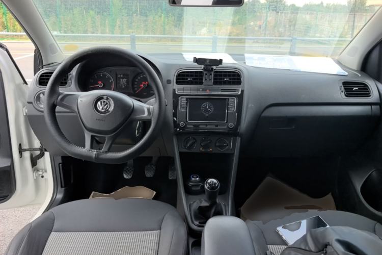 Used Volkswagen Polo 2014 1.4L Manual Fashion Edition Center Console