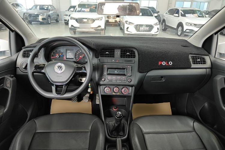 Used Volkswagen Polo 2014 1.4L Manual Fashion Edition Center Console