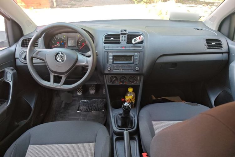 Used Volkswagen Polo 2014 1.4L Manual Fashion Edition Center Console