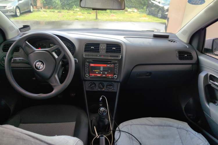 Used Volkswagen Polo 2014 1.4L Manual Fashion Edition Center Console