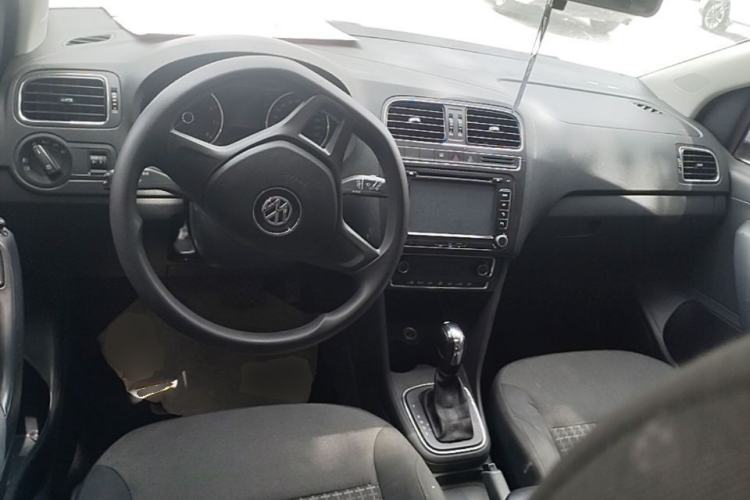 Used Volkswagen Polo 2014 1.6L Automatic Comfort Edition Center Console