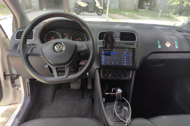 Used Volkswagen Polo 2014 1.6L Automatic Comfort Edition Center Console