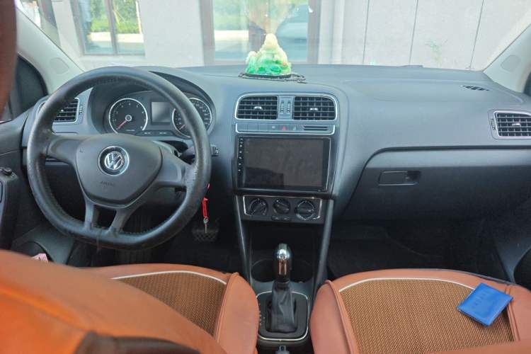 Used Volkswagen Polo 2014 1.6L Automatic Comfort Edition Center Console