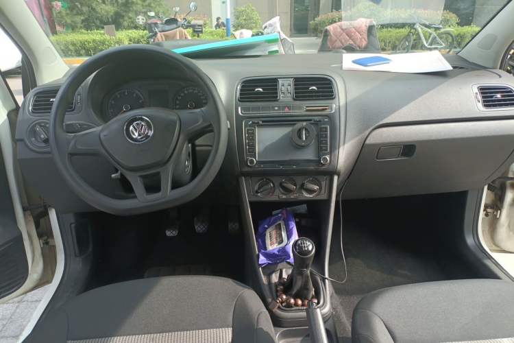 Used Volkswagen Polo 2014 1.4L Manual Fashion Edition Center Console