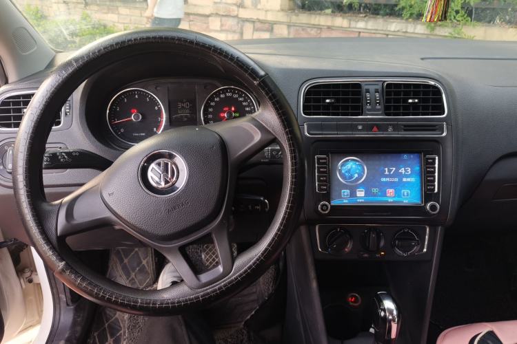 Used Volkswagen Polo 2014 1.4L Automatic Comfort Edition Center Console
