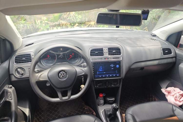 Used Volkswagen Polo 2014 1.4L Manual Comfort Edition Center Console