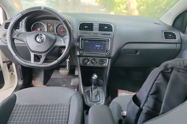 Used Volkswagen Polo 2014 1.4L Automatic Comfort Edition Center Console