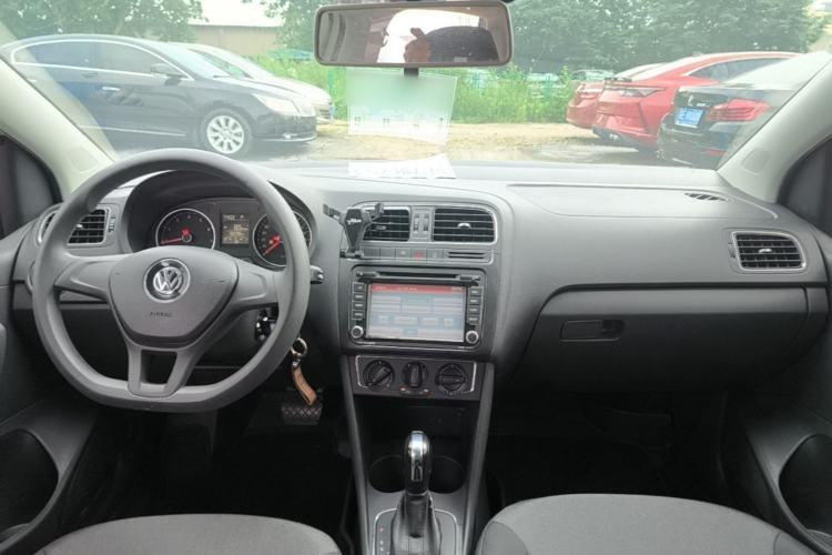 Used Volkswagen Polo 2014 1.6L Automatic Comfort Edition Center Console