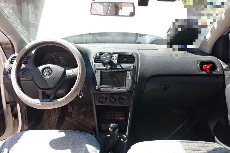 Used Volkswagen Polo 2014 1.4L Manual Fashion Edition Center Console