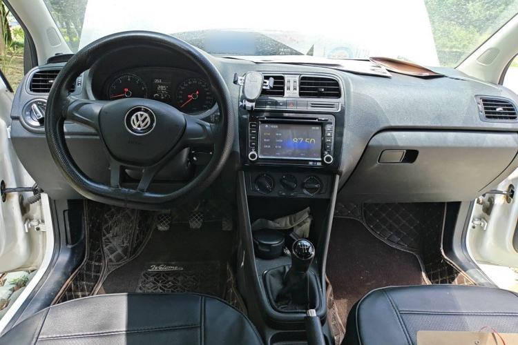 Used Volkswagen Polo 2014 1.4L Manual Fashion Edition Center Console