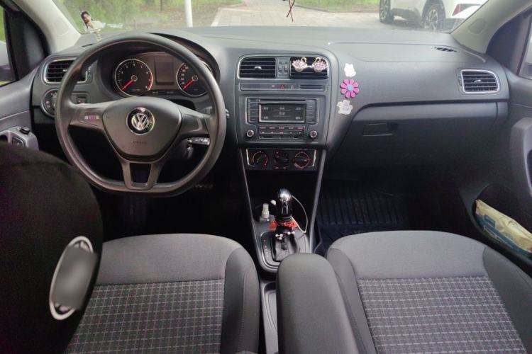Used Volkswagen Polo 2014 1.6L Automatic Comfort Edition Center Console