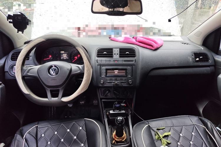 Used Volkswagen Polo 2014 1.4L Manual Fashion Edition Center Console