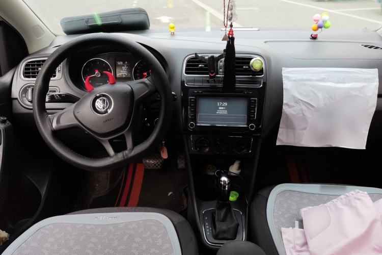 Used Volkswagen Polo 2014 1.4L Automatic Comfort Edition Center Console
