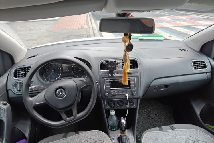 Used Volkswagen Polo 2014 1.4L Automatic Comfort Edition Center Console