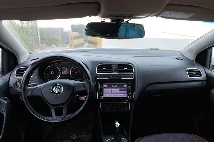 Used Volkswagen Polo 2014 1.4L Automatic Comfort Edition Center Console