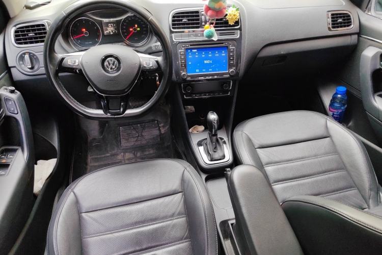 Used Volkswagen Polo 2014 1.6L Automatic Luxury Edition Center Console