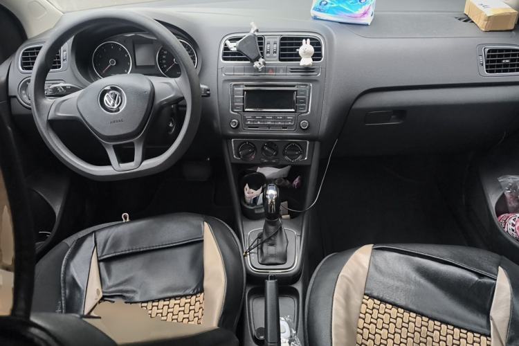 Used Volkswagen Polo 2014 1.6L Automatic Comfort Edition Center Console