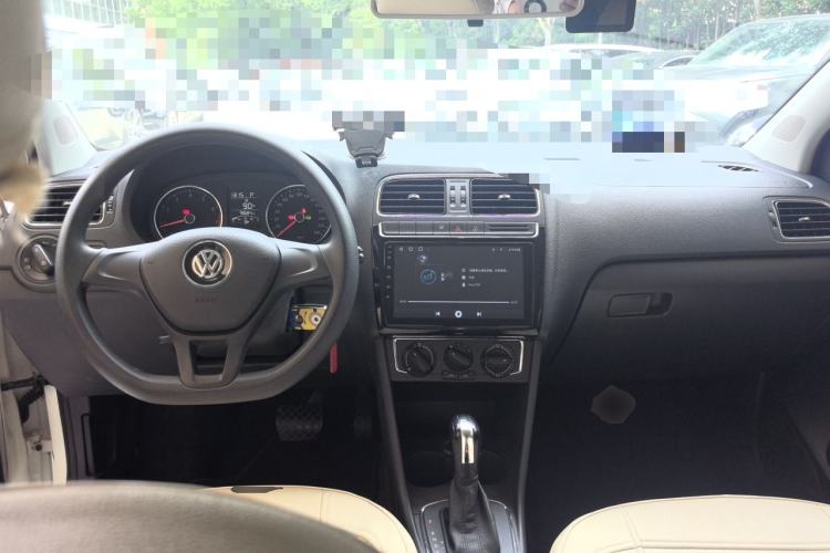 Used Volkswagen Polo 2014 1.6L Automatic Comfort Edition Center Console