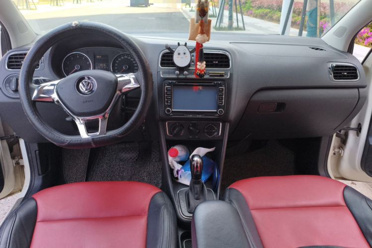 Used Volkswagen Polo 2014 1.6L Automatic Comfort Edition Center Console