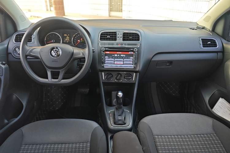Used Volkswagen Polo 2014 1.6L Automatic Comfort Edition Center Console