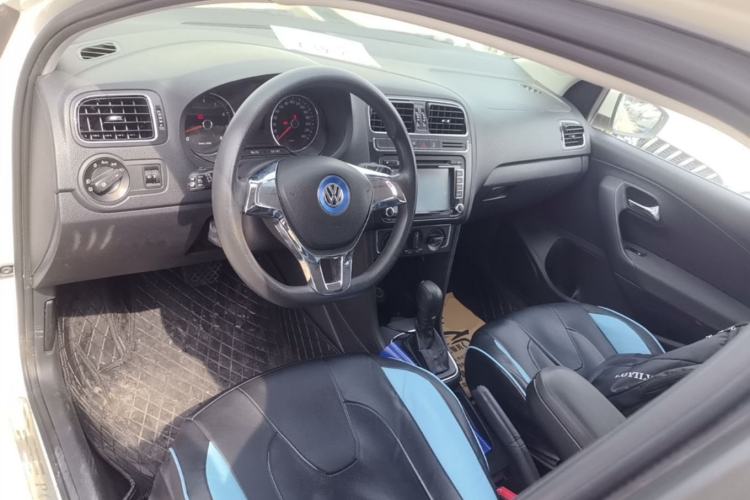Used Volkswagen Polo 2014 1.4L Automatic Comfort Edition Center Console