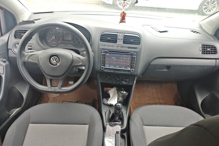Used Volkswagen Polo 2014 1.4L Manual Fashion Edition Center Console