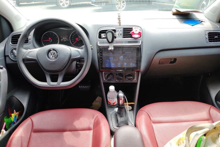 Used Volkswagen Polo 2014 1.4L Automatic Comfort Edition Center Console