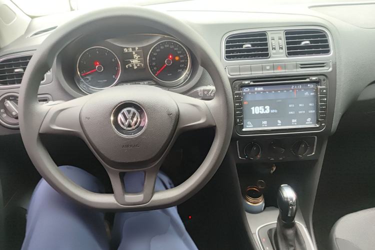 Used Volkswagen Polo 2014 1.6L Automatic Comfort Edition Center Console
