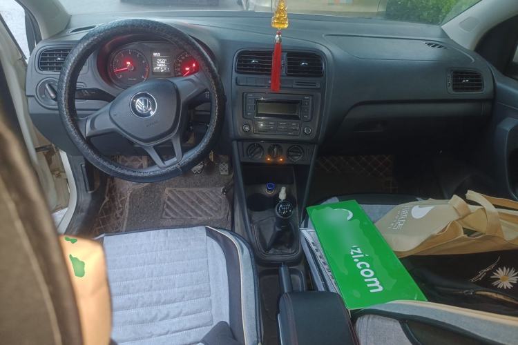 Used Volkswagen Polo 2014 1.4L Manual Fashion Edition Center Console