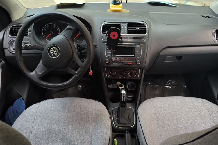 Used Volkswagen Polo 2014 1.6L Automatic Comfort Edition Center Console