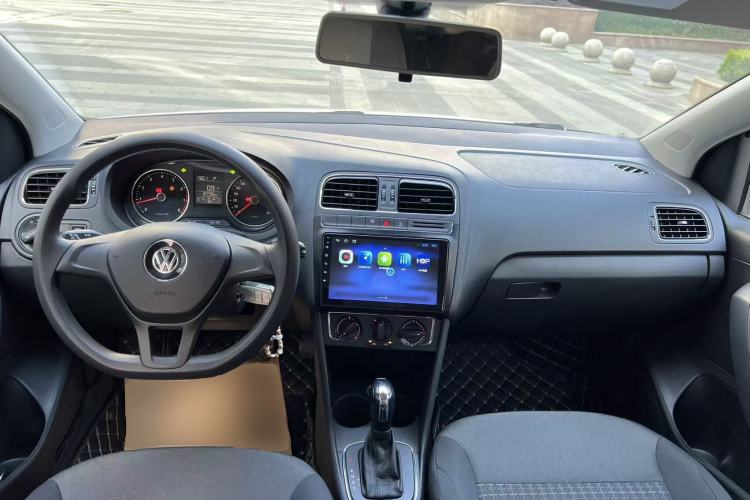 Used Volkswagen Polo 2014 1.4L Automatic Comfort Edition Center Console